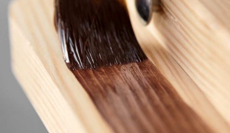 Vernis bois : l’allié déco pour révéler la beauté naturelle du bois intérieur