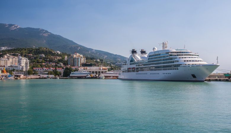 Ponant vs autres compagnies de croisières de luxe : que choisir pour un voyage inoubliable ?