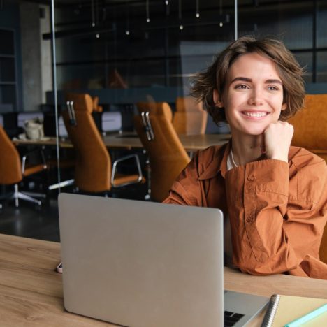 Travailler en freelance avec une société de portage : le statut hybride en action