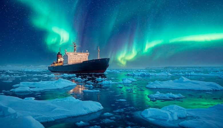 Expédition exclusive : croisière de luxe entre banquises et icebergs !